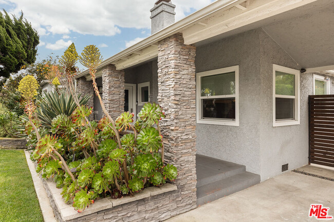 Foto del edificio - 2675 Greenfield Ave