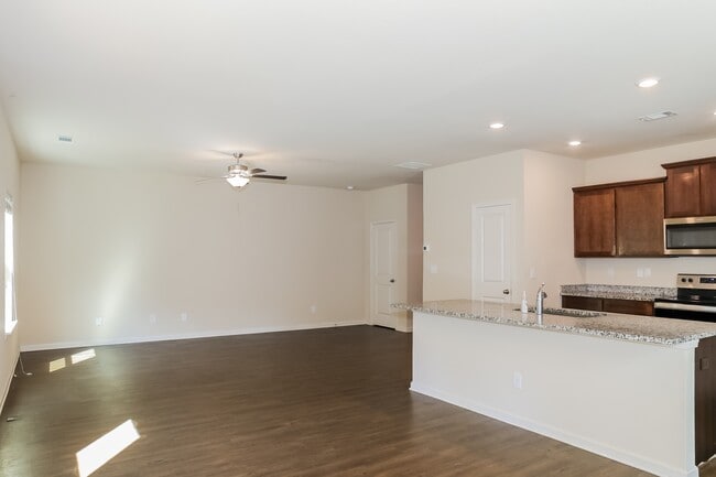 Building Photo - 732 Fitzroy Dr