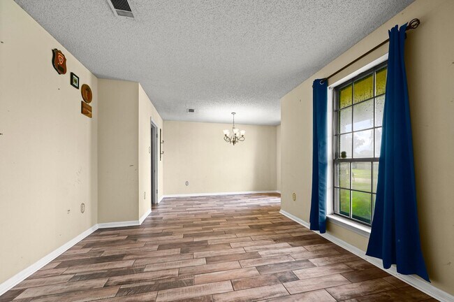 Foto del edificio - Nestled in Parkview Oaks South!