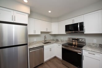 Interior Photo - 925 at North