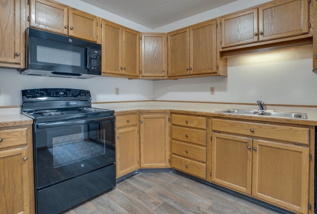 Building Photo - Pine Pointe Apartments