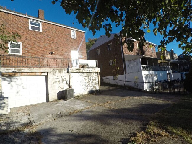Foto del edificio - 1744 Pioneer Ave