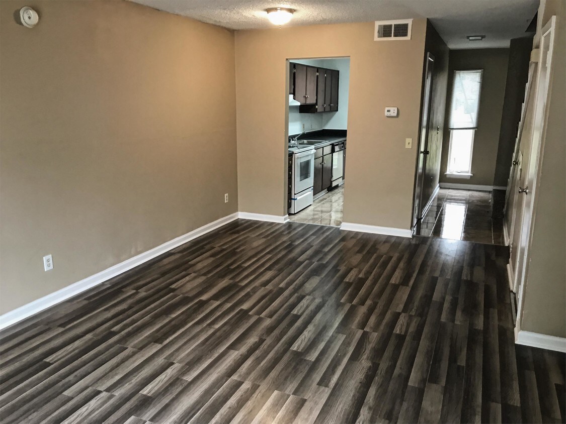 Foto principal - 3645 Falling Springs Rd