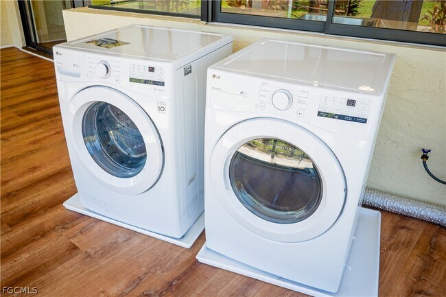 Building Photo - 4779 Lakewood Blvd