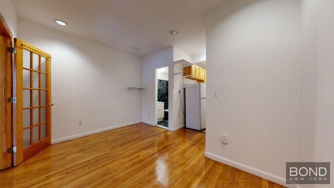 Building Photo - 96 Third Avenue