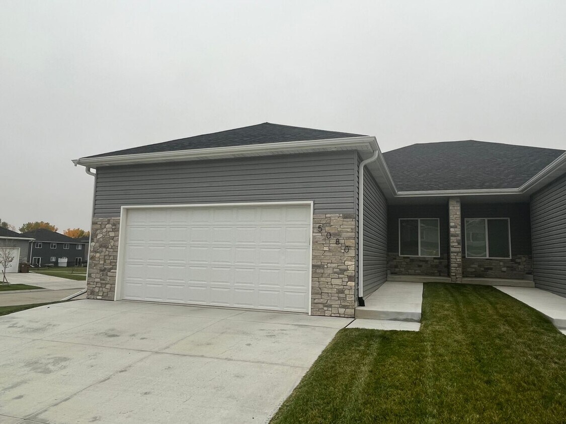 Foto principal - 5080 W Stampede Ln