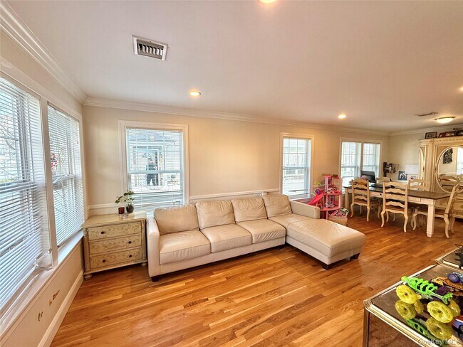 Foto del edificio - 30 Sintsink Dr E