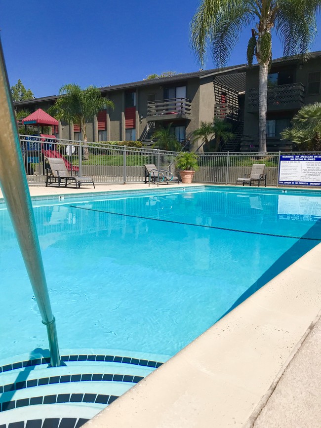 Piscina - Sunset Ridge Apartments