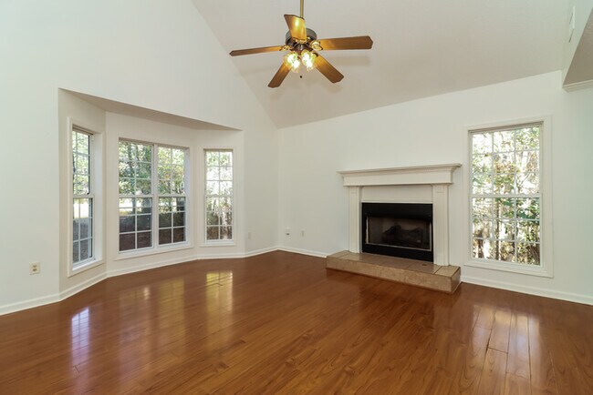 Foto del edificio - 389 Tapley Rd