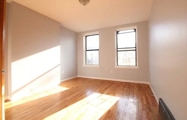Building Photo - 349 Knickerbocker Ave