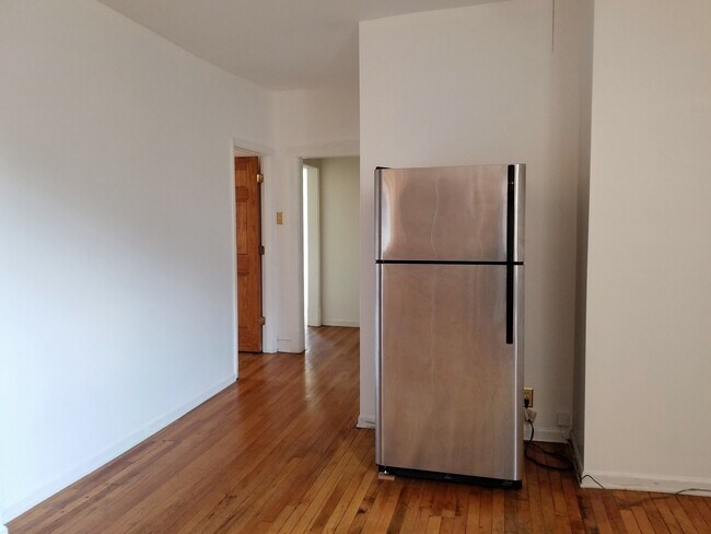 Foto del edificio - 2220 N St Louis Ave