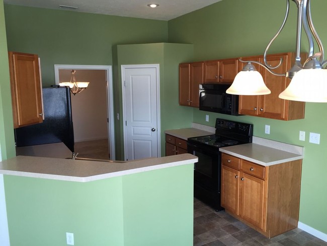 Building Photo - Upscale 2 BR 2 BA Condo in Maineville