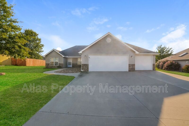 Foto principal - 902 SW Bobcat St