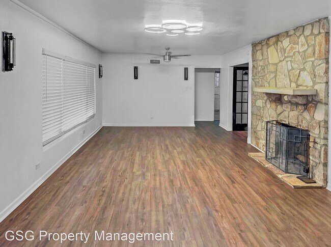 Building Photo - 3 br, 3 bath House - 215 Melliff Dr.