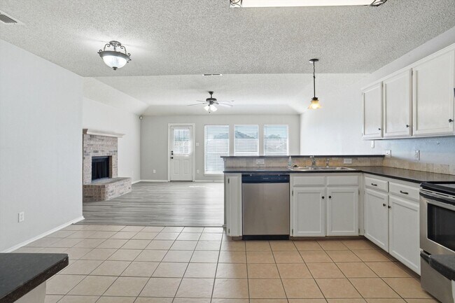 Foto del edificio - Spacious, Remodeled, 3-2-2 just off Boat Club in Eagle Mountain ISD!