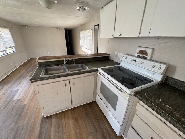 Foto del edificio - 2 Bedroom / 1 Bath Single wide for Rent – Irvin St, Live Oak, FL