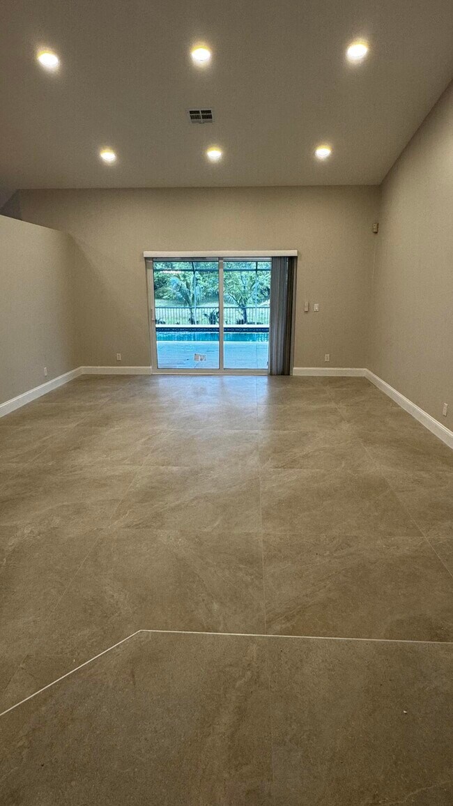 Foto del edificio - 11822 Island Lakes Ln
