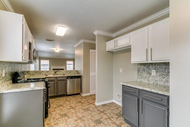 Foto del edificio - 8703 Scenic Green Dr
