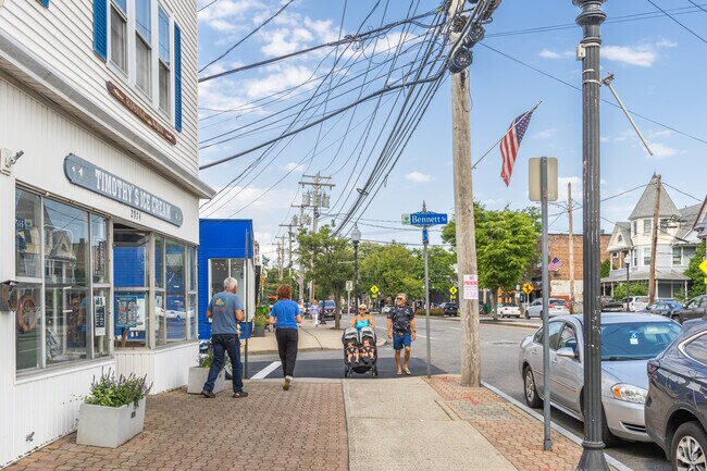 Enjoy a variety of dining options on Fairfield Avenue in Black Rock, Bridgeport.