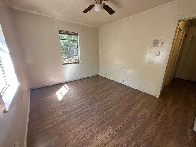 Building Photo - Cute 3 Bedroom Home in Mooretown