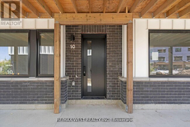 Building Photo - 10 Rainwater Ln
