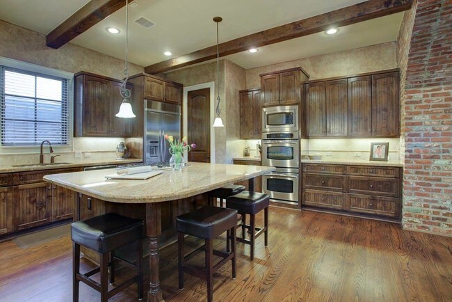 Building Photo - 6151 Olympia Dr
