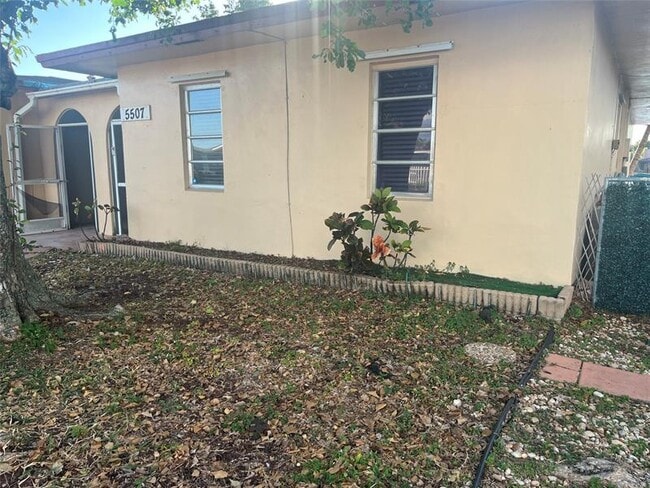 Foto del edificio - 5507 SW 24th Ave