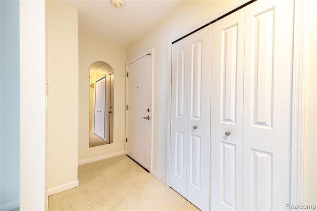 Foto del edificio - 24356 E River Rd