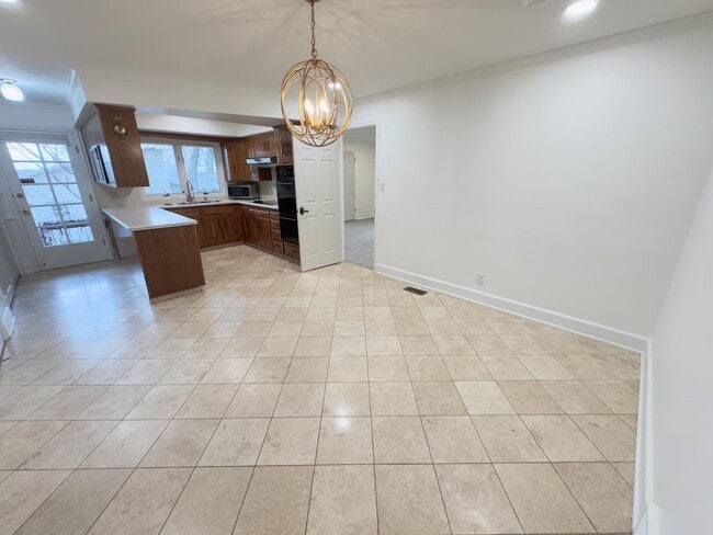 Building Photo - 3207 Apache Ln