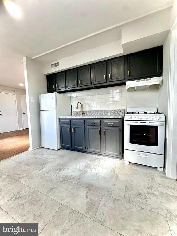 Building Photo - 4411 Sheffield Ave