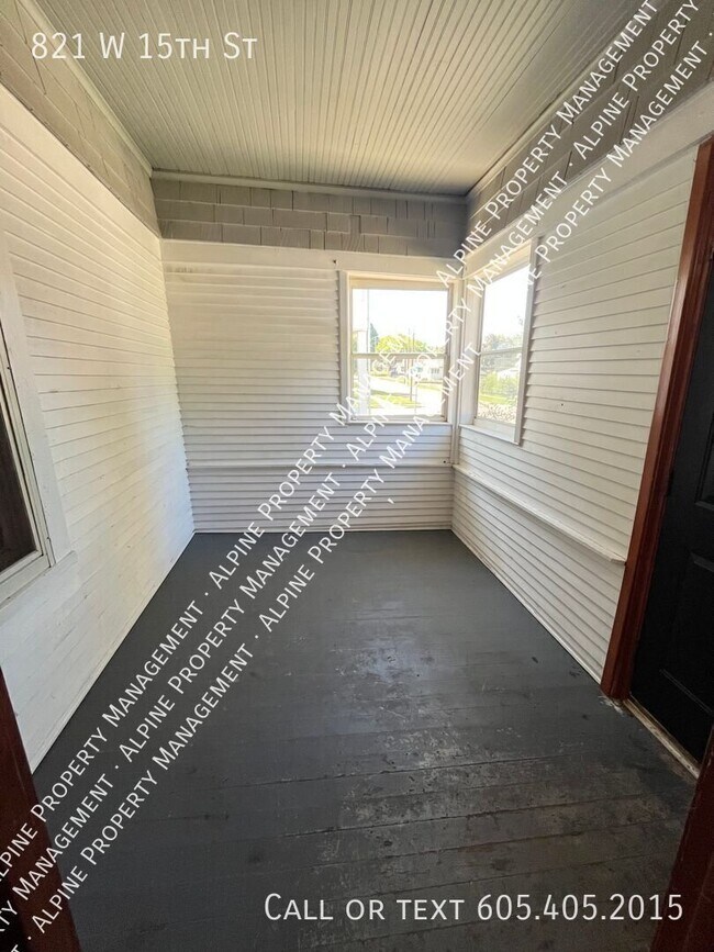 Foto del edificio - 821 W 15th St