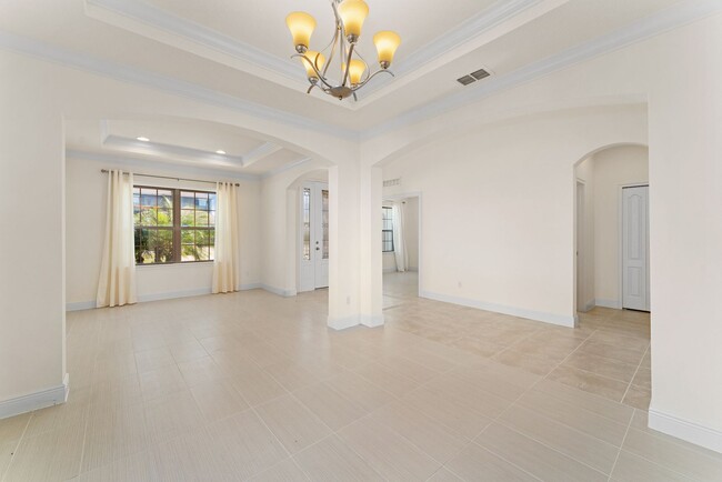 Foto del edificio - Spacious, Like-New 5/3.5 Home with 3-Car G...