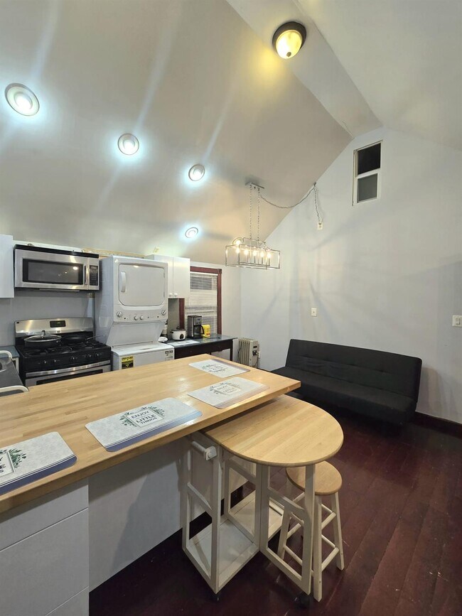 Foto del edificio - 88-04 69th Rd