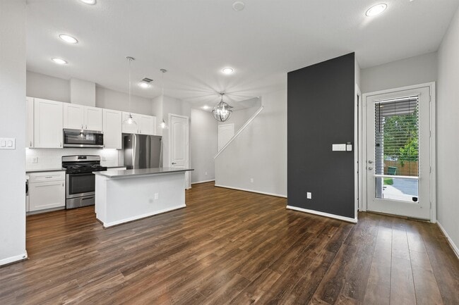 Building Photo - 5610 Patrick St