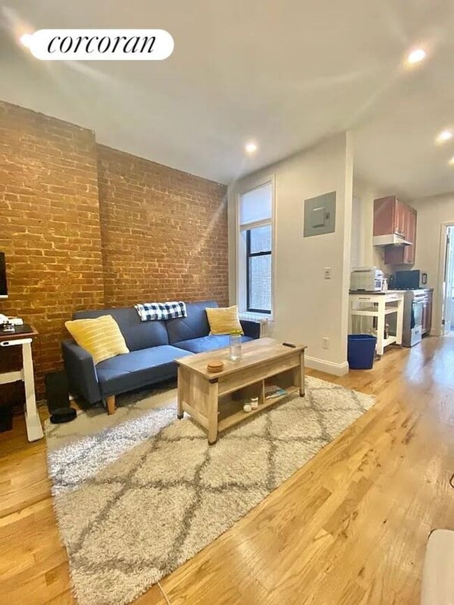 Building Photo - 509 E 81st St