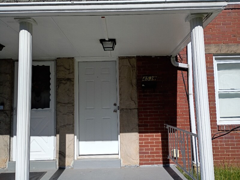 Foto principal - 4531 Coleridge St