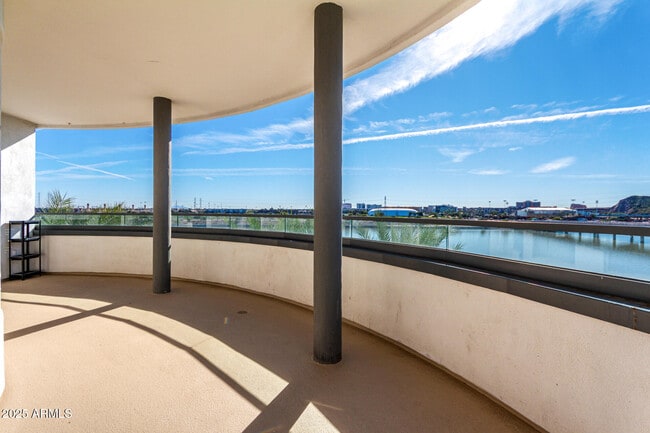 Building Photo - 945 E Playa Del Norte Dr