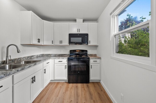 Building Photo - Cherry Hills Apartments