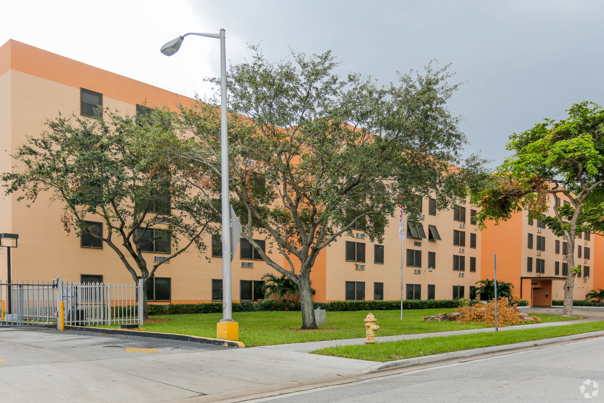 Building Photo - Singer Plaza