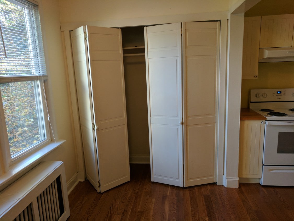 Foyer - 18 Booth Pl (Greenwich, CT)