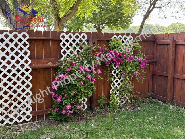 Building Photo - Updated Mobile Home for Rent - Peaseful Co...