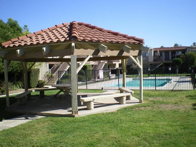 Foto del edificio - 2461 W Acacia Ave