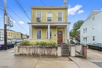 Building Photo - 160 5th Ave