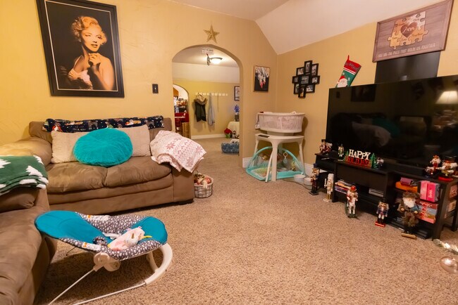 Sala de estar - 323 N Bennett St