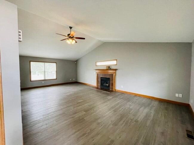 Building Photo - 8575 Fernbrook Dr