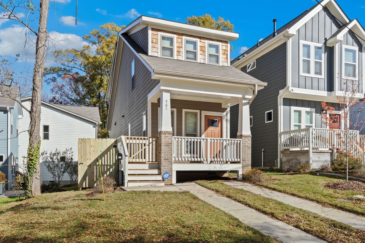 New Furnished 2 Bed/2.5 bath lease only close to downtown, all utilities included! - BRAND NEW LUXURY: Furnished 2 Bed/2.5 bath...