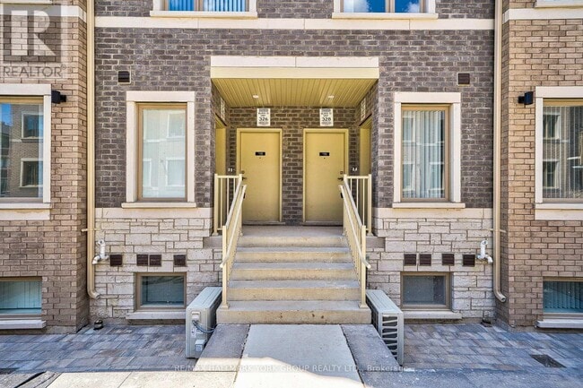 Building Photo - 151-151 Honeycrisp Cres