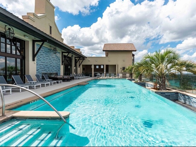 Rooftop Infinity Pool - Celeste at La Cantera