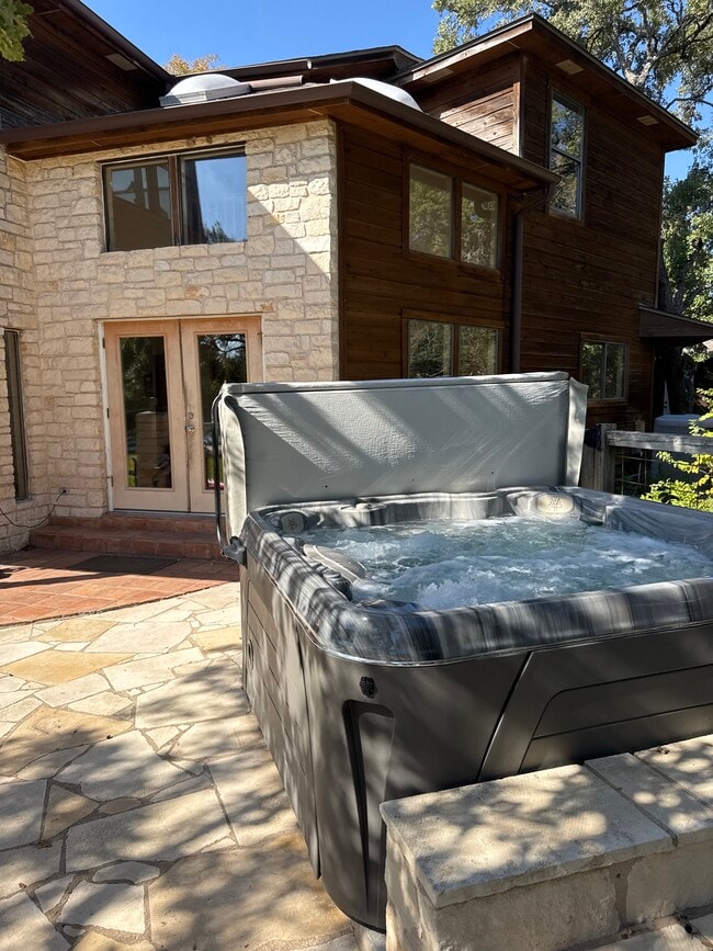 Building Photo - 312 Grande St