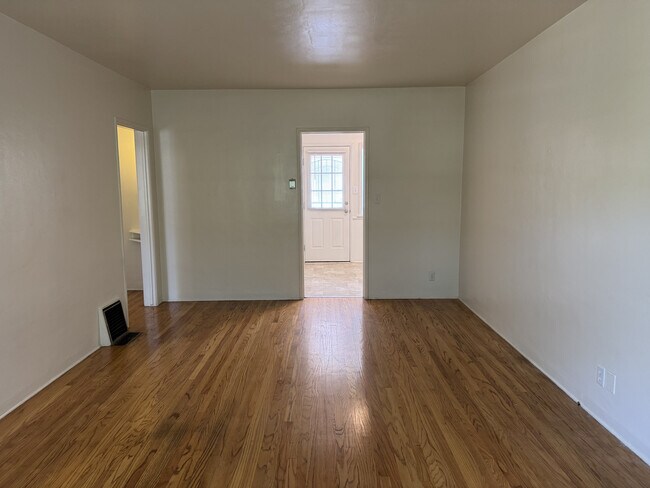 Foto del edificio - 11653 Magnolia Blvd